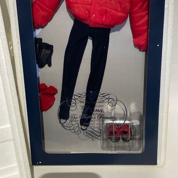 Franklin Mint Red Black Princess Diana Ski Ensemble Portrait Doll Outfit Set - Picture 3 of 4